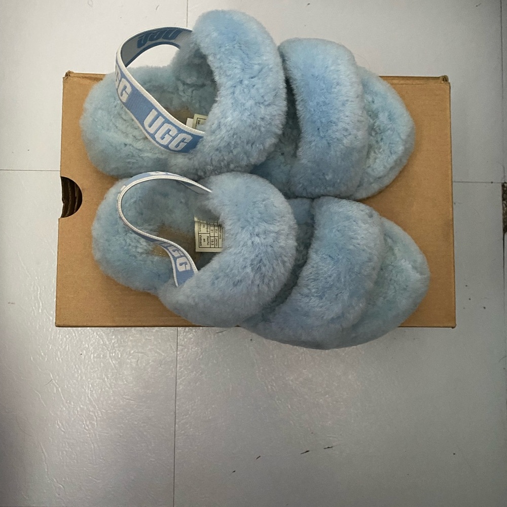 Young girls UGGS